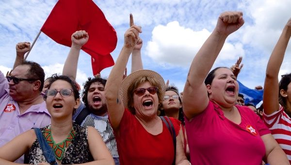 Manifestación frente al Palacio de Planalto, Brasilia en apoyo a Lula
