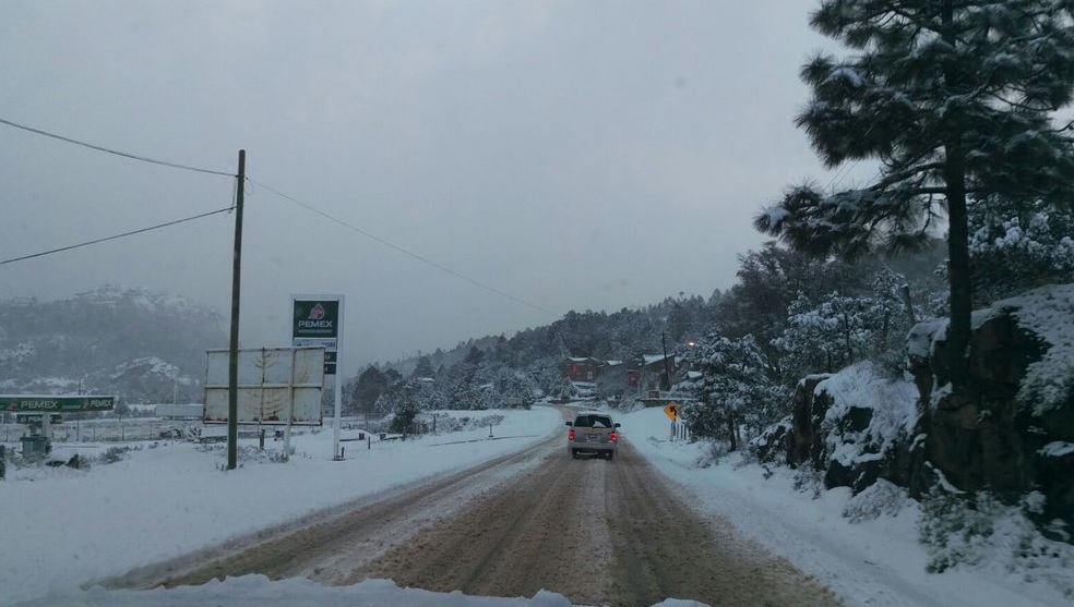 El tramo afectado en la carretera federal de Chihuahua a Sonora, Janos-Puerto San Luis, fue cerrado la noche del jueves como medida de prevención.