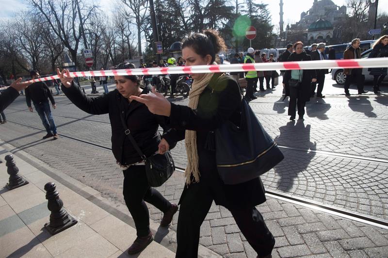 Al menos 10 muertos y 15 heridos fue el saldo que dejó el ataque en Estambul, Turquía.