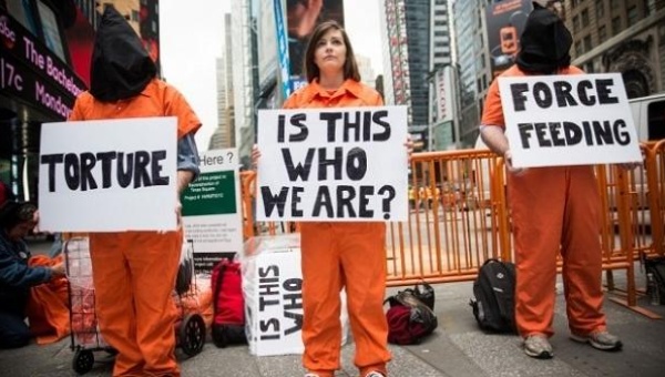 Grupos defensores de los derechos humanos señalan a la prisión de Guantánamo como un “agujero negro legal”.