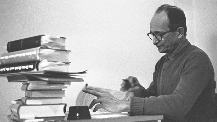 Durante su prisión, Adolf Eichmann envió cartas a funcionarios del Gobierno de Israel para pedir que se suspendiera la orden de ejecución en su contra.