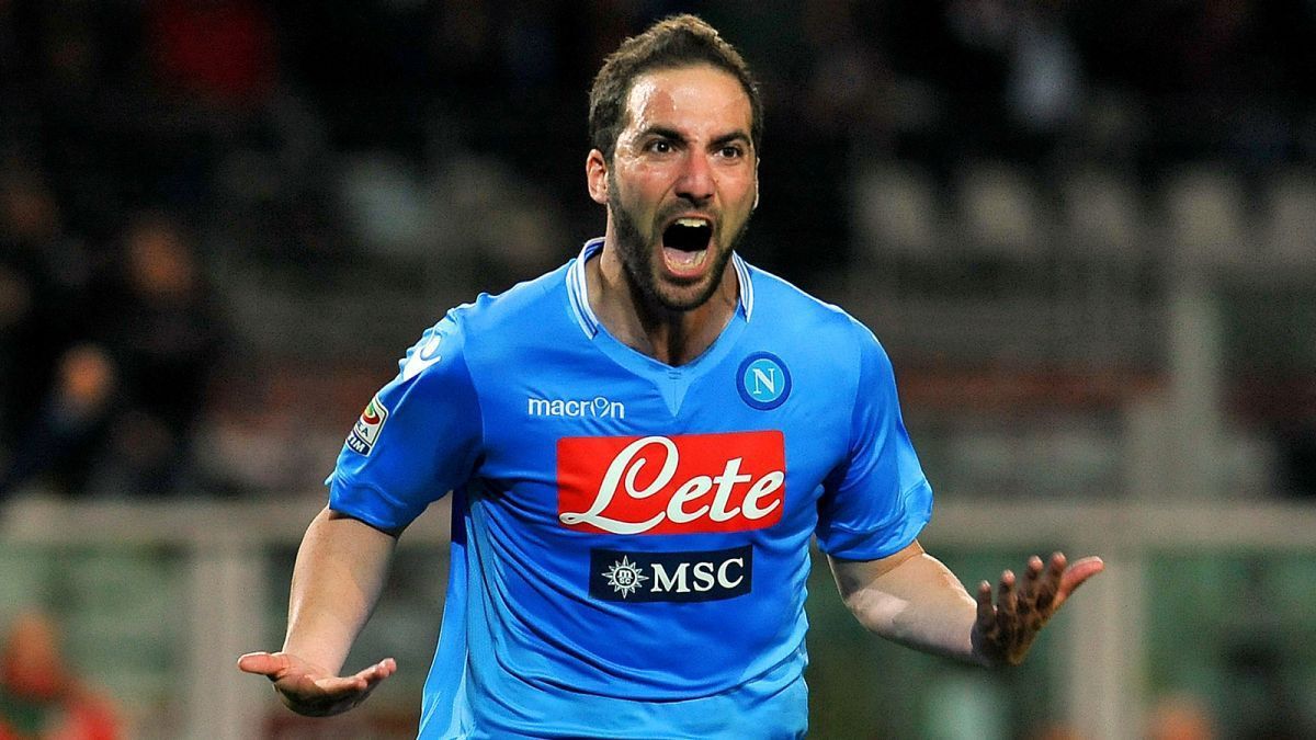 El argentino Gonzalo Higuaín dejará la camiseta del Napoli, por la de la Juventus.