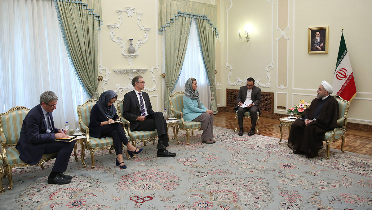 Hasán Ruhaní se reunió con la jefa de la diplomacia europea, Federica Mogherini.