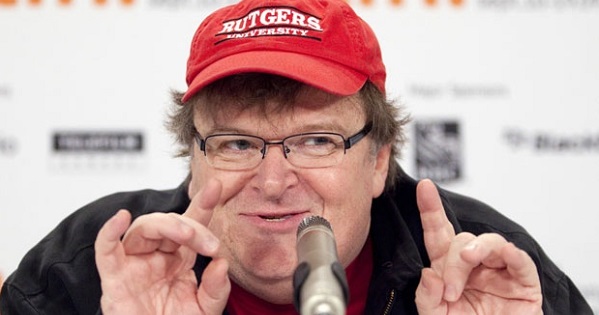 Michael Moore reitera sus críticas contra las políticas de las administraciones estadounidenses.