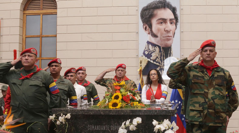 El diputado del Bloque de la Patria, Diosdado Cabello, y la hija del Comandante, Rosa Virginia, rindieron honores en el Cuartel de la Montaña