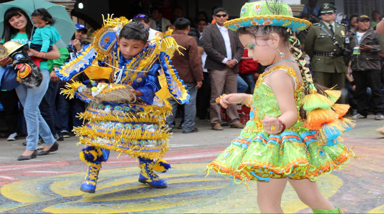 En el Carnaval de Oruro se representa la interculturalidad de los pueblos preincaicos, prehispánicos, cazadores, lacustres, agrícolas, ganaderos altiplánicos y de las tierras bajas.