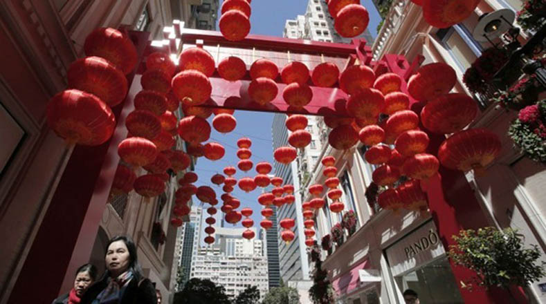 Hong Kong recibió el Año del Mono de fuego lleno de linternas rojas.