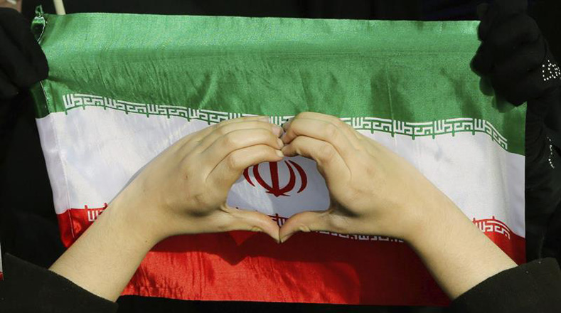 Los iraníes rememoran el día en que se puso fin a la monarquía dictatorial Pahlavi (aliada de Estados Unidos)