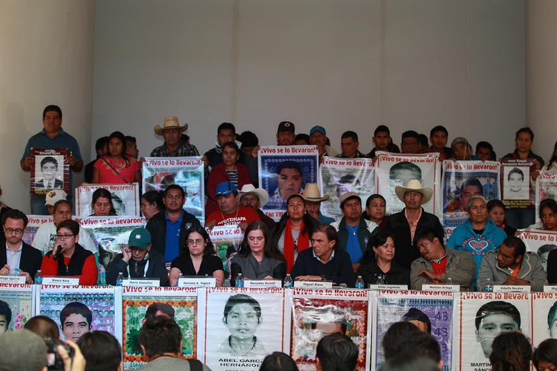 El caso Ayotzinapa aún no resuelto ha generado tanta controversia que ha generado la condena de la comunidad internacional.