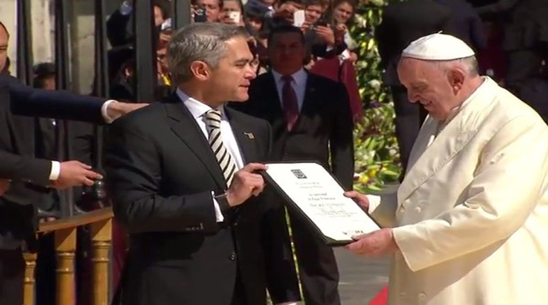 El Santo Padre recibió este sábado la llave de la Ciudad de México. 