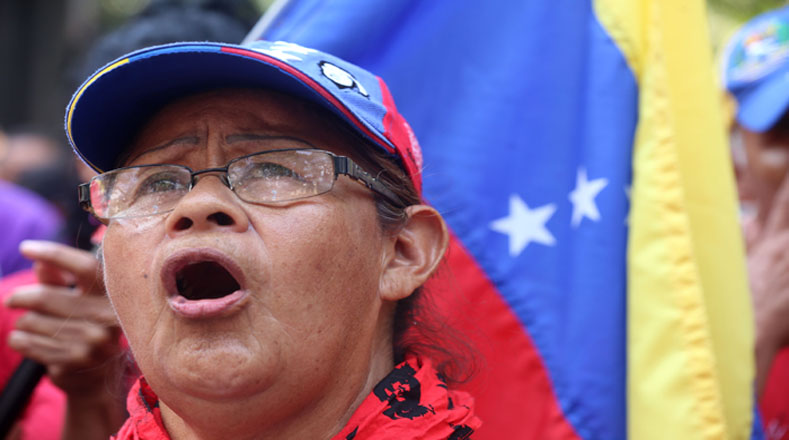 Venezolanos apoyan medidas económicas anunciadas por Nicolás Maduro