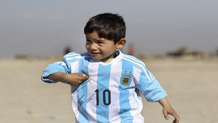 Los regalos se los hizo llegar Messi a través de Unicef, que se los entregó en la provincia central afgana de Ghazni.