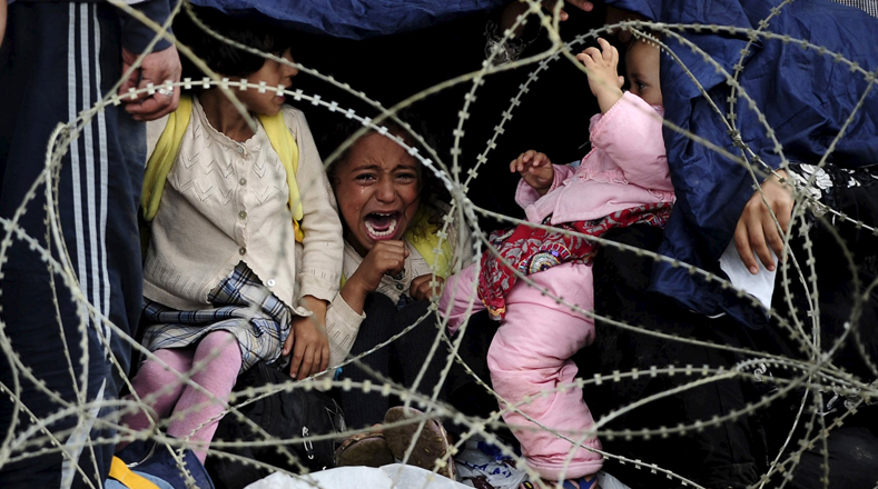 Autoridades macedonias refuerzan sus fronteras para impedir la llegada de refugiados.