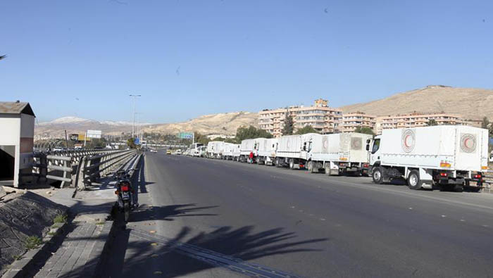 Convoy de ayuda humanitaria llega a ciudad siria Muadamiya al Sham en la región de Damasco.