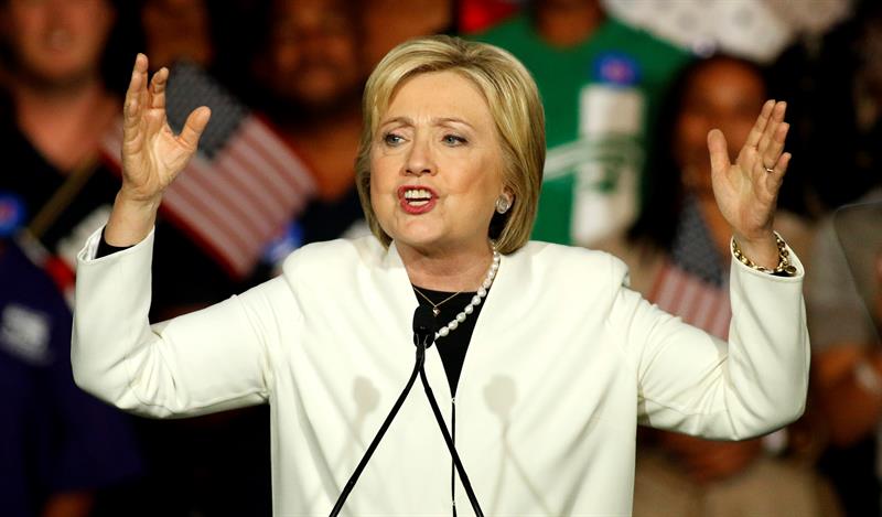 De votar los electores por Clinton y ella está de acuerdo con la decisión la probabilidad de que sea presidenta son bajas.