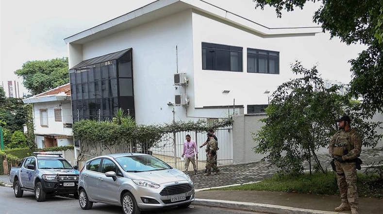 La orden de detención fue emitida por el juez ederal Sergio Moro, en Curitiba, quien lleva adelante el caso por sobornos en la petrolera Petrobras. 