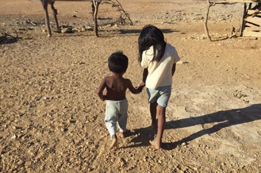 En 2015, alrededor de 898 niños perecieron por desnutrición en La Guajira colombiana.