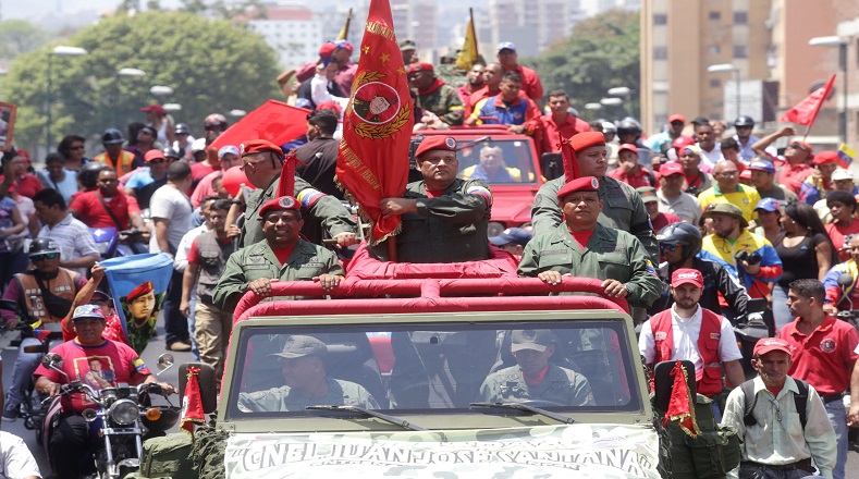 Caravana venezolana honra a Chávez, el líder que despertó a todo un continente