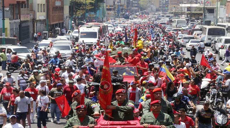 Miles de personas recorrieron las calles respondiendo el llamado de la Revolución Bolivariana. 
