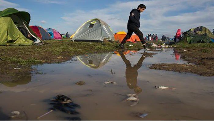 Refugiados exigen abrir frontera entre Macedonia y Grecia