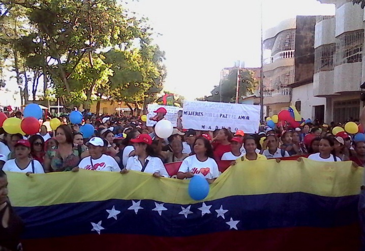 Marcha de mujeres por la patria y el legado de Chávez