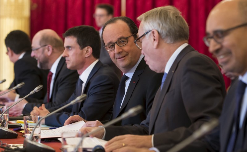 Hollande puso énfasis en cerrar las fronteras de la UE.