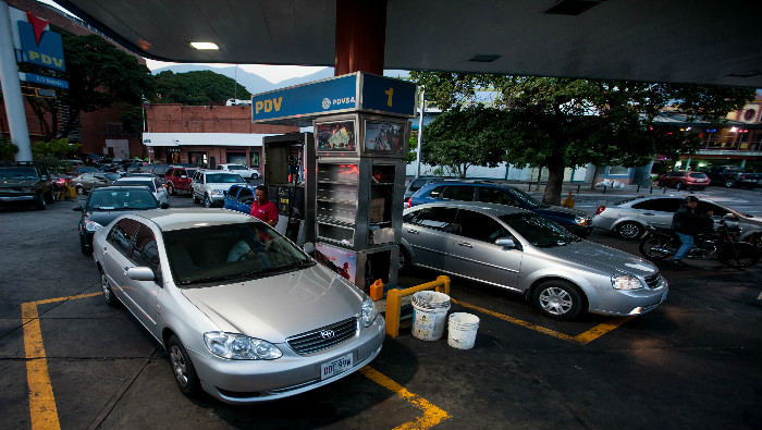 El nuevo esquema de precios establece un monto de un bolívar por litro para la gasolina de 91 octanos, y de seis bolívares por litro para la de 95 octanos.
