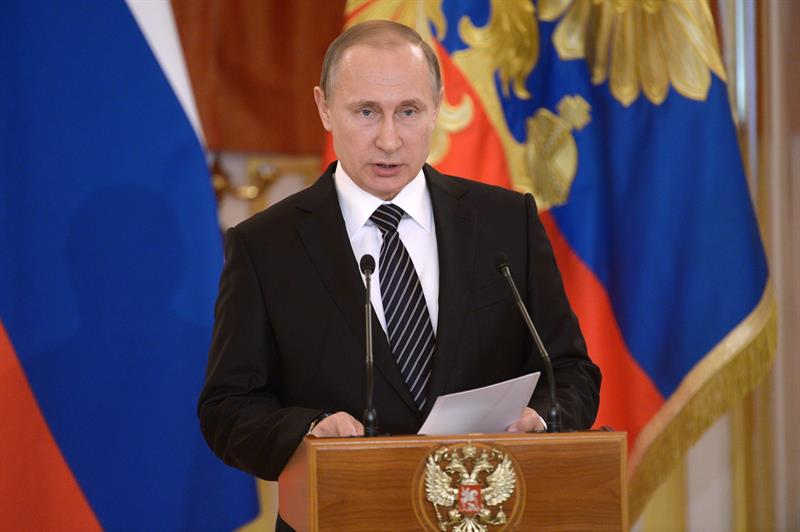 Presidente ruso recalcó que la retirada de sus tropas no implica que estas no puedan desplegarse de inmediato en territorio sirio