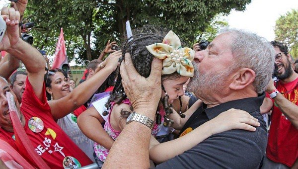 Brasileños se movilizaron en apoyo a Lula da Silva y contra el golpe de Estado