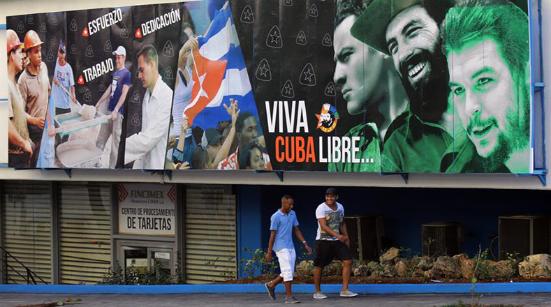El bloqueo consiste en un conjunto de medidas económica que se traducen en el aislamiento la asfixia y la inmovilidad de Cuba.