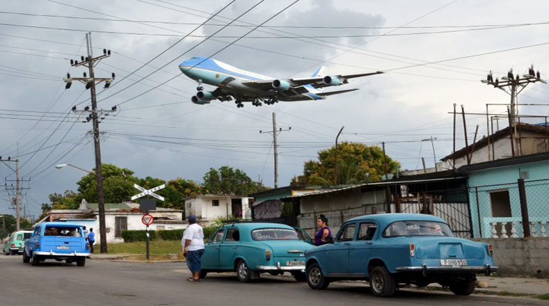 La tarde estaba nublada y lluviosa a la llegada del primer mandatario estadounidense a Cuba tras 88 años.