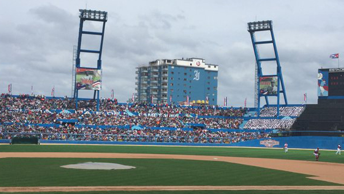 La fanaticada llenó el estadio para disfrutar del juego histórico entre Tampa Bay Rays y la selección cubana