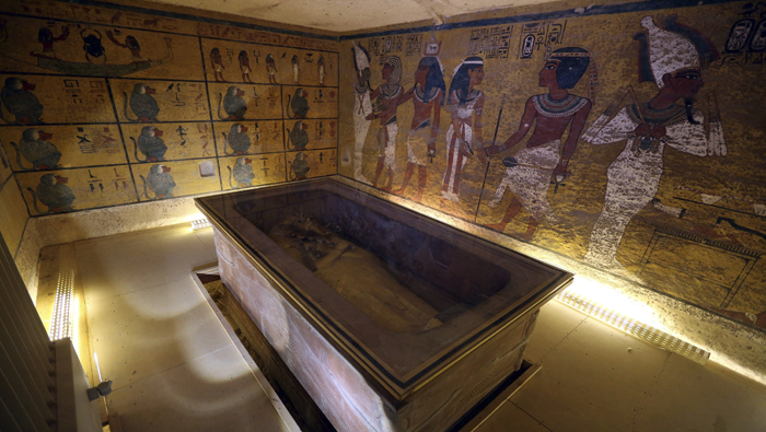Fotografía de archivo tomada el 28 de noviembre de 2015 que muestra el interior de la cámara funeraria de Tutankamón, en el Valle de los Reyes de Luxor (Egipto).