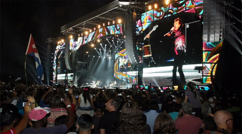 Con la etiqueta #RollingStonesEnCuba fanáticos encendieron las redes sociales para plasmar lo mejor del histórico concierto. 