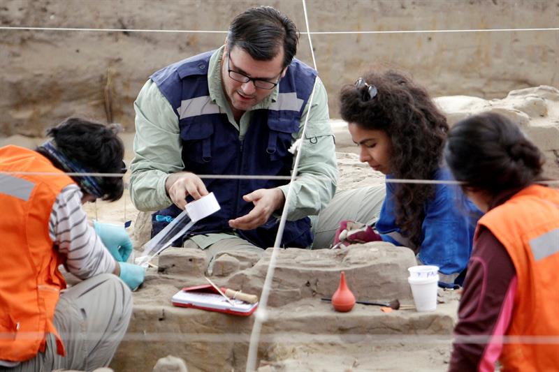 Desde julio de 2015, cuando se hizo el descubrimiento, un equipo de 30 arqueólogos y otros 50 expertos trabajan en los 452 pozos que se han excavado para reconocer la zona.