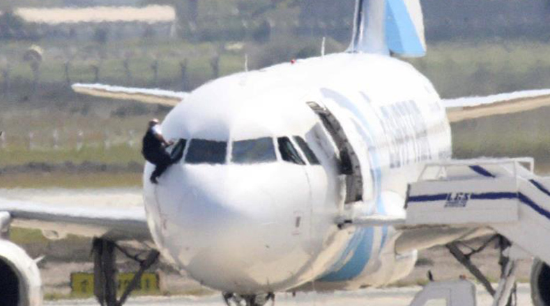 El vuelo de EgyptAir fue desviado hacia Chipre por el secuestrador.