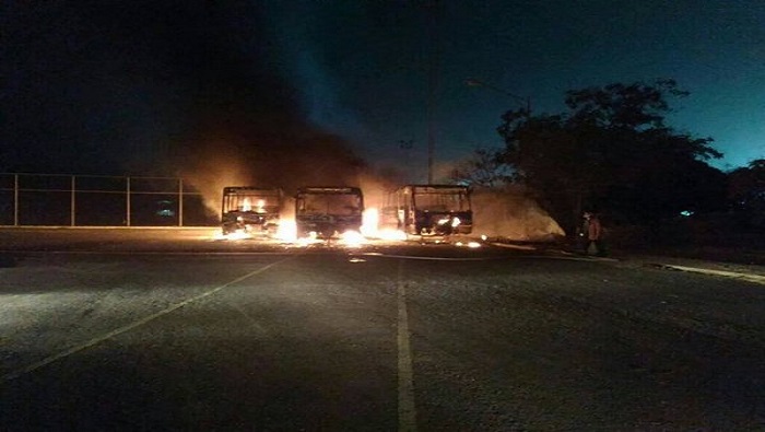 Rutas estudiantiles quemadas en la UDO