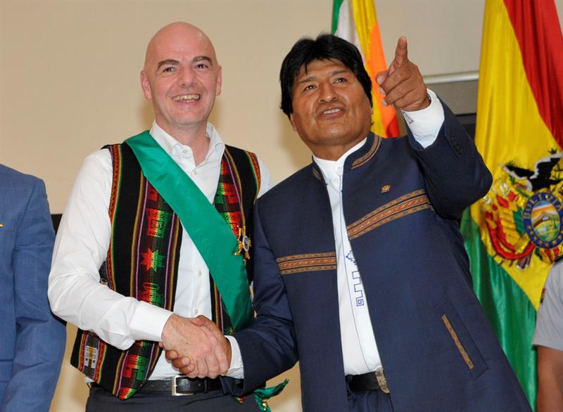 Morales pidió a la FIFA trabajar en conjunto para que el fútbol boliviano se renueve.