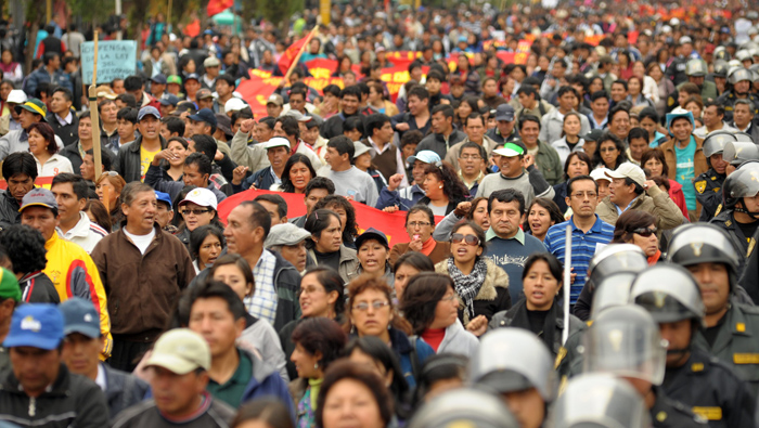 Los trabajadores peruanos reclaman mejoras salariales