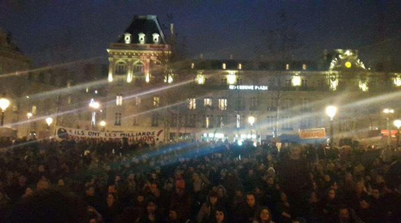 Miles personas llenaron la Plaza de la República de París como medida de protesta del movimiento de indignados Nuit Debout.