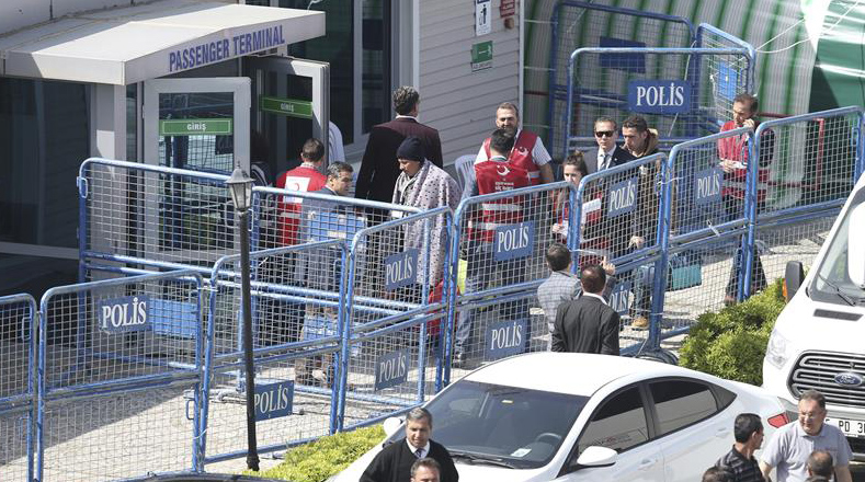 Grupos de defensa de refugiados han denunciado el acoso de las autoridades turcas a los recién llegados. 