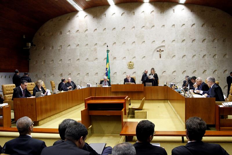 La sesión del STF de Brasil ocurre a pocas horas del inicio de las jornadas de discusión de la Cámara de Diputados, que decidirá si aprueba o no el juicio político contra Rousseff.