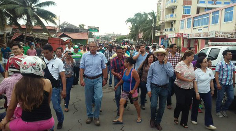 Vicepresidente Jorge Glas viajó a Manta, una de las localidades de la provincia de Manabí, para coordinar las operaciones de ayuda humanitaria.