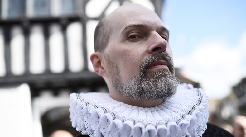 Pero no solo en su ciudad natal se le rinde homenaje, Londres también se sumará a los festejos con el teatro Globe, que acogerá las dos últimas representaciones de Hamlet.