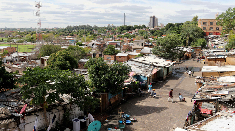 Frío agrava situación de desplazados por inundaciones en Paraguay