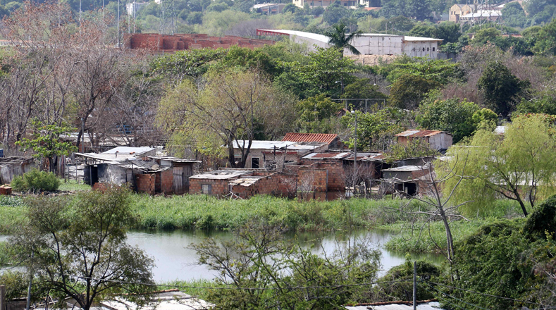 Vista del barrio Ricardo Brugada de Asunción (Paraguay), que quedó bajo agua luego de las inundaciones.