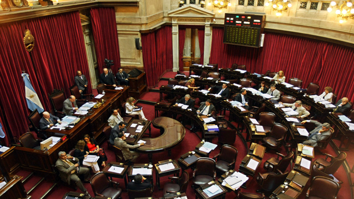 El proyecto de emergencia ocupacional fue aprobada en el pleno del Senado con 48 votos a favor y 16 en contra.