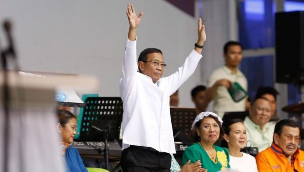 Aunque Binay se presenta como un candidato del pueblo, cercano a los sectores más pobres, es acusado de corrupción.
