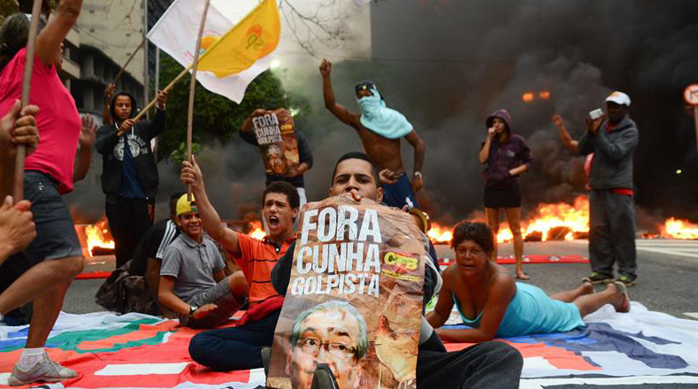 Brasileros rechazan a los políticos de derecha que han impulsado el juicio a Dilma.