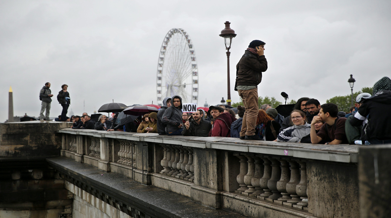 Ni el frío evitó que los franceses salieran a las calles para repudiar el proyecto de ley aprobado sin los votos del Parlamento.